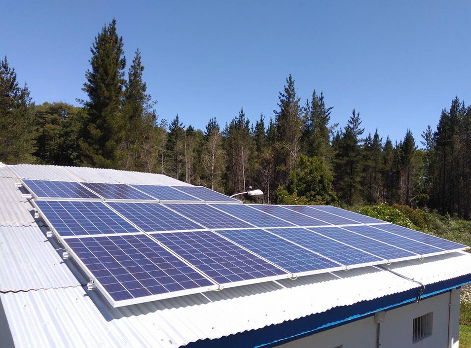 PuntoSolar_Proyecto_energía_-solar_Fotovoltaico_net-Metering_APR_SelvaOscura_TE4_SEC_Conadi_Temuco..jpg